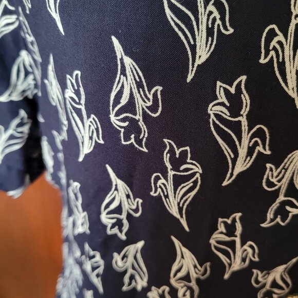 Vintage Navy Short-Sleeve Button-Up Blouse With White Floral Tulip Print & Back - Picture 3 of 8